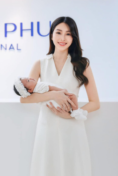 Hoa hậu Đặng Thu Thảo khoe dáng nuột sau khi sinh con thứ 3 cho chồng đại gia, ái nữ vừa ra đời đã “điệu”