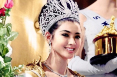 Hoa hậu Hoàn vũ Thái Lan đầu tiên U80 trẻ như 30 tuổi, body nóng bỏng thường chăm da bằng thứ quả mọc đầy ở nông thôn