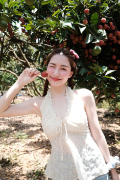 Hòa Minzy tự tin khoe mặt mộc với fan, ai cũng khen vì quá mịn màng