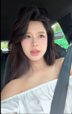 “Hot girl tạp hóa” Hàn Hằng tái xuất với diện mạo lạ sau khi lấy chồng