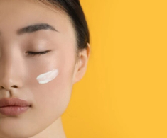 Kem nền đã có chỉ số chống nắng, có cần thoa thêm kem chống nắng? Nhiều người hiểu sai nên da sạm đen dù làm đủ bước