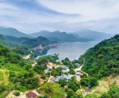Khám phá huyện miền núi cách Hà Nội hơn 100km, phong cảnh thiên nhiên hữu tình cực thích hợp để chữa lành