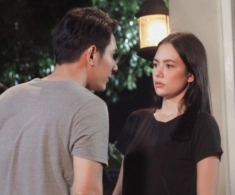 Khi tôi ly hôn chồng ở tuổi lục tuần, mẹ chồng bật khóc dúi vào tay túi tiền