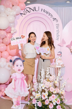 Không cùng huyết thống, hai nữ nghệ sĩ này lại có nhan sắc hao hao nhau như chị em một nhà