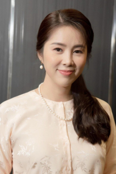Không phải lần đầu cắt tóc, nhưng đến tận bây giờ Lê Phương mới được khen “sang như Song Hye Kyo” nhờ một thay đổi