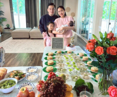 Lam Trường dọn mâm đầy tháng hoành tráng ở Mỹ cho con thứ 3, khoe diện mạo quý tử khôi ngô từ bé