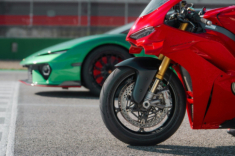 Lamborghini Temerario vs Panigale V4 - Khi hai ‘người anh em’ so tài trên đường đua huyền thoại