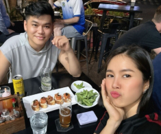 Lê Phương đưa mẹ ruột và mẹ chồng đi kỷ niệm đám cưới đúng ngày 8/8, 8 năm vẫn nồng nàn với chồng trẻ Trung Kiên