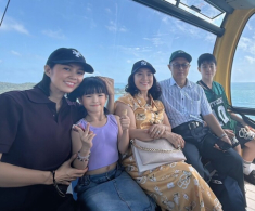 Lê Phương được chồng trẻ chi tiền cho đi du lịch, khoe con trai riêng như “khổng lồ” bên em gái nửa huyết thống