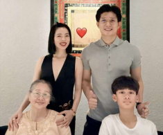 Lệ Quyên đưa tình trẻ đi ăn tối cùng mẹ ruột và con trai, quý tử 13 tuổi càng lớn càng giống Lâm Bảo Châu