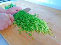 Loại lá mệnh danh là “rau của thận”, lại còn tốt cho gan, đem xào với trứng được món ngon bổ