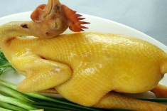 Luộc gà hay bị nứt da, chín không đều, đầu bếp nói: Làm theo bước này gà luôn lành lặn thơm phức, 10 người 11 người khen
