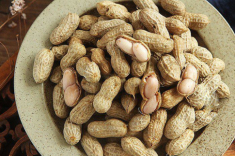 Luộc lạc chỉ cho nước lã là chưa chuyên nghiệp, thêm 2 bước này củ nào cũng thơm bùi, có vị độc đáo