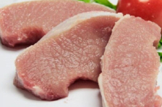 Luộc thịt lợn xong để một lúc hay bị xỉn màu, bếp trưởng tiết lộ: Chỉ cần thêm thứ này thịt trắng, mềm mọng thơm ngon