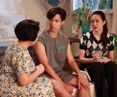 Lương tháng 50 triệu nhưng tôi chỉ biếu mẹ 2 triệu/tháng, chị dâu trách keo kiệt nhưng hàng xóm khen tôi làm đúng