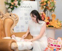 Mai Ngọc dọn tiệc đầy tháng hoành tráng cho quý tử, được mẹ chồng giàu có tự tay trang trí tiệc mừng cháu nội