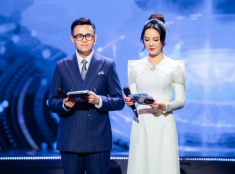 MC giàu nhất nhì VTV như “người khổng lồ” khi đứng cạnh vợ, không dám giấu quỹ đen vì cam kết sau ngày cưới