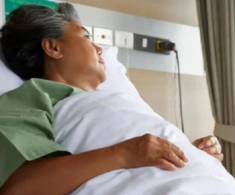 Mẹ chồng cho anh trai cả nhà lẫn cửa hàng, vợ chồng tôi chỉ 300 triệu, đọc mảnh giấy bà viết tôi nghẹn ngào
