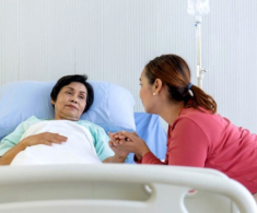 Mẹ chồng ngã gãy xương khi làm việc nhà, tôi bỏ về nhà ngoại 3 ngày, mẹ chồng liền cảm ơn tôi