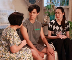 Mẹ chồng ốm, tôi biếu 20 triệu nhưng bị đẩy ra cửa, nghe bố mẹ chồng thì thầm mà sững sờ