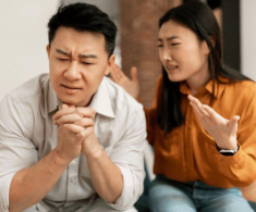 Mẹ hứa sẽ cho suất đất và khuyên tôi không nói cho vợ biết, tôi đáp lại 1 câu làm bà lặng người