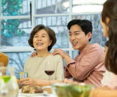Mẹ muốn chúng tôi giúp em chồng trả khoản nợ 7 tỷ, lý do bà đưa ra làm tôi mất ngủ cả đêm