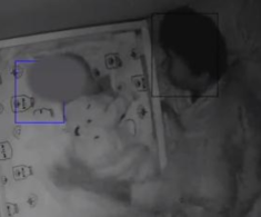 Mẹ phát hiện đoạn camera con 3 tháng tuổi bị bảo mẫu bạo hành, lời khai của kẻ thủ ác gây phẫn nộ