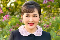 “Mẹ ruột” diễn viên Huyền Lizzie là “hoàng hậu ảnh lịch” nổi tiếng miền Bắc, tuổi 61 trẻ đẹp nhờ chăm ăn món nhớt nhớt