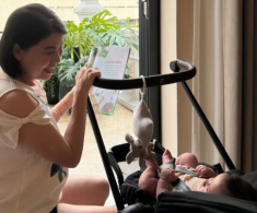 Mẹ ruột Mai Ngọc chờ đợi 35 năm mới được chăm cháu ngoại, cuối tuần nào cũng đúng lịch hẹn sang thăm