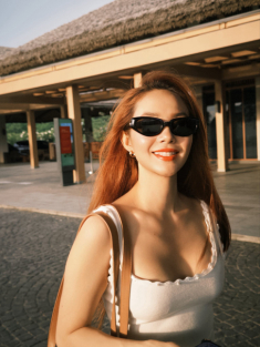 Minh Hằng chào hè bằng loạt ảnh nóng bỏng, minh chứng ‘gái một con trông mòn con mắt’