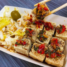 Món ăn ai cũng phải bịt mũi vì quá nặng mùi lại là đặc sản ở nước ngoài, muốn ăn phải xếp hàng dài chờ mua