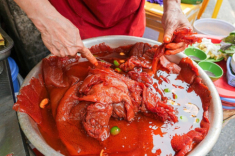 Món ăn lề đường hot nhất Thủ đô hiện tại, dân tình đổ xô đi ăn món “sashimi Việt Nam”