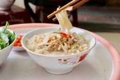 Món bánh đúc nộm lạ miệng thích hợp cho ngày hè oi nóng, đến ngay 4 địa chỉ quán ngon ở Hà Nội