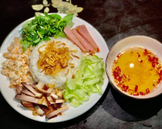 Món cơm trăm tuổi chỉ có ở Huế, sở hữu cái tên đáng sợ, từ chế biến đến cách ăn đều cần sự khéo léo