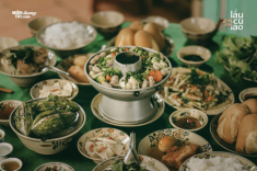 Món đặc sản trong mâm cỗ ở miền Tây, màu sắc rực rỡ, nấu bằng nồi đặc biệt