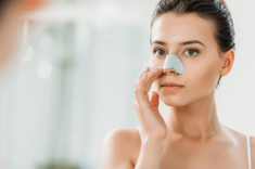Mụn cám li ti ở mũi: Nhỏ nhưng dai dẳng, muốn sạch tận gốc phải đủ 4 bước này