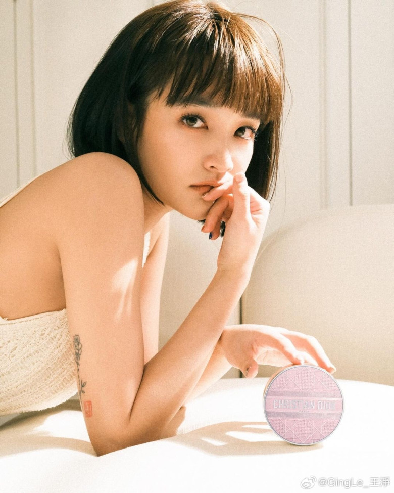 “Mỹ nhân mang gương mặt của nửa showbiz” có làn da không lỗ chân lông, chưa từng bỏ qua bước chăm da này