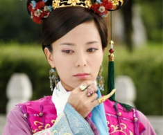 Nàng hậu bị mỉa mai “rẻ tiền” chỉ vì gói bánh dứa, có “sở thích” yêu chồng người khác