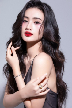 Nàng hậu đình đám nào được khen ngợi hết lời nhờ “biến hình” với tóc ngắn?