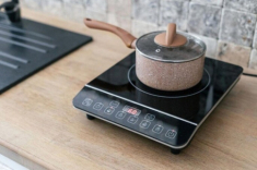 Ngày càng nhiều người đưa bếp từ vào “danh sách đen”, cho tiền cũng không mua vì những lý do này