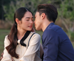 Ngày tôi tái hôn, chồng cũ không mời mà đến, nhìn món quà anh tặng mà tôi rơi nước mắt