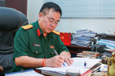 “Ngọc hoàng đời đầu” là NSND: Tự Long phải gọi bằng “sếp”, phá lời thề để cưới vợ trẻ nay viên mãn bên 2 con