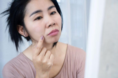 Ngủ tư thế này khiến nếp nhăn ngày càng sâu, chuyên gia chỉ cách ngủ đúng để da căng mịn, trẻ lâu