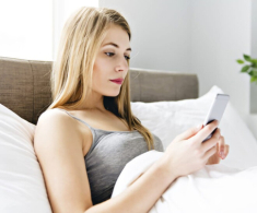 Người cầm lấy điện thoại đầu tiên khi thức dậy thường có 5 đặc điểm tính cách này