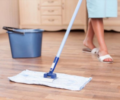 Người thông minh sẽ thêm nước vo gạo vào nước khi lau sàn, chẳng trách cả tuần không lau nhà vẫn sạch, không bám bụi