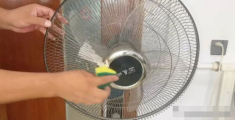 Người thông minh thường trùm túi nilong lên quạt rồi bấm nút bật, biết tác dụng tôi liền học theo