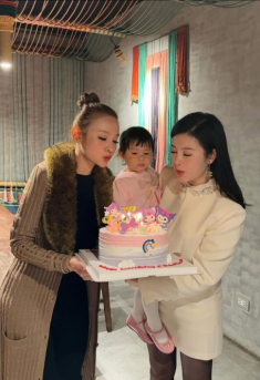 Nhan sắc em gái ruột của “phú bà” Huyền Baby, giàu có và xinh đẹp không kém chị gái nổi tiếng
