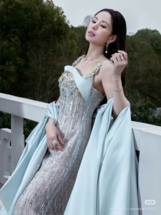 Nhan sắc “Tiểu Long Nữ kinh điển nhất màn ảnh” sau 30 năm làm dân tình xôn xao, kẻ chê bai người lại khen nức nở