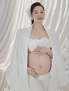 Nhật Kim Anh: “Gia đình ủng hộ tôi làm mẹ đơn thân”