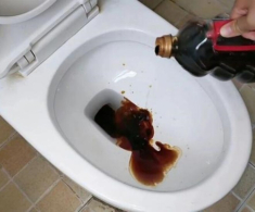 Nhỏ 2 giọt này vào bồn cầu, tác dụng rất bất ngờ, tiếc là nhiều người không biết, biết sớm đã có lợi rồi